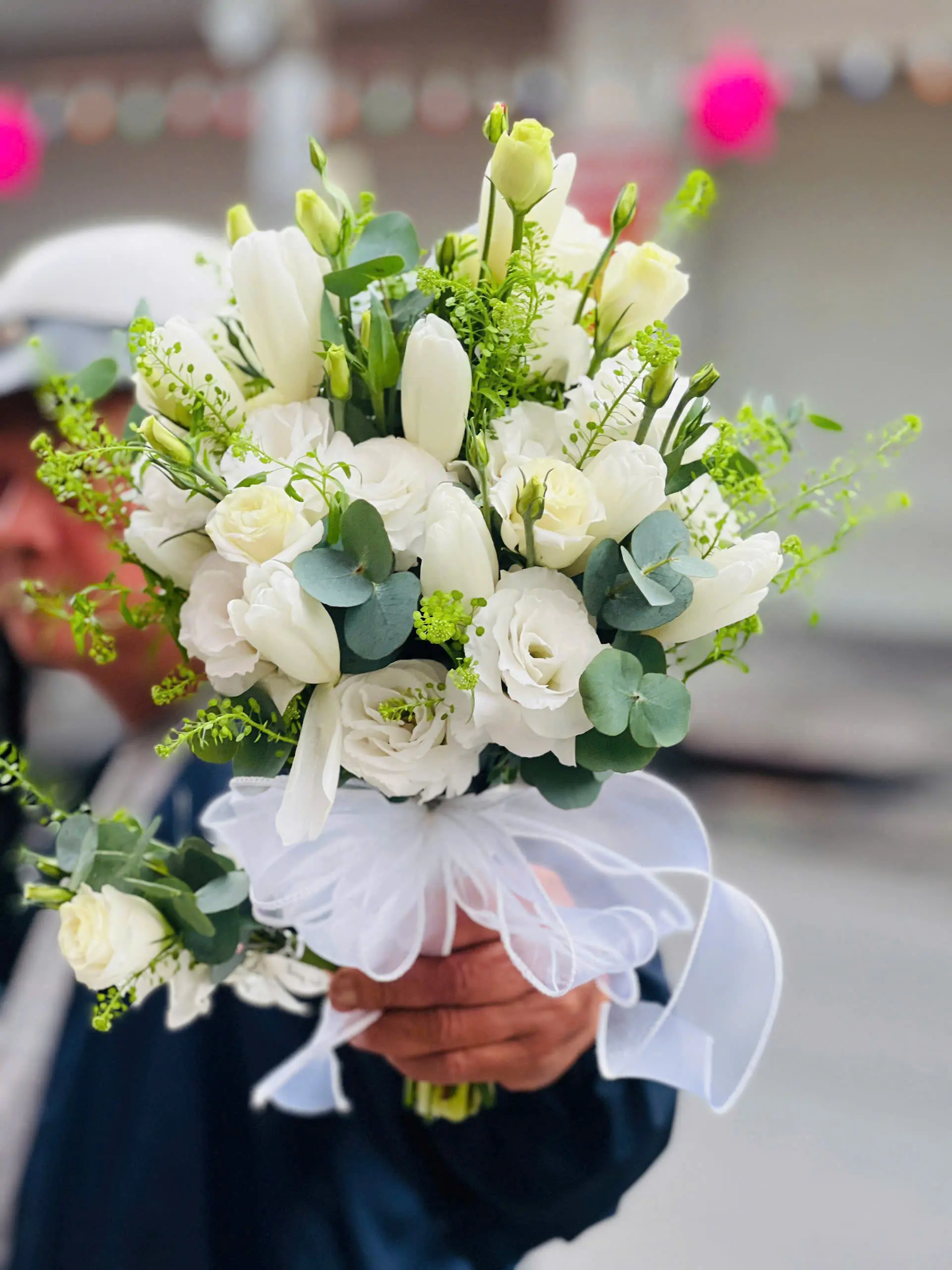 Bó hoa cưới tulip trắng, baby trắng sang trọng, cát tường trắng HCD002