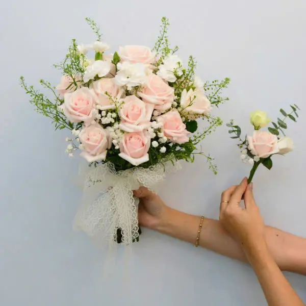 Bó hoa cô dâu hồng pastel mix baby lá đô la HCD006